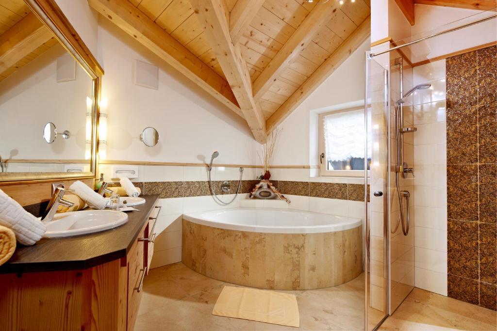 Biohotel Castello Koenigsleiten Кёнигслайтен Экстерьер фото